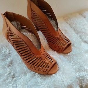 Vince Camuto Acha Cutout Peep Toe Brown Booties Leather Women's Size 7M